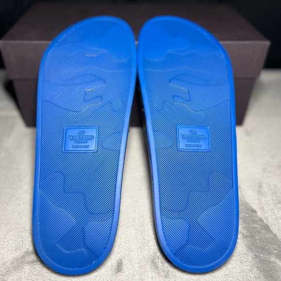 Valentino Camouflage Pool Slides - Blue with Orange Pattern - Picture 4 of 9